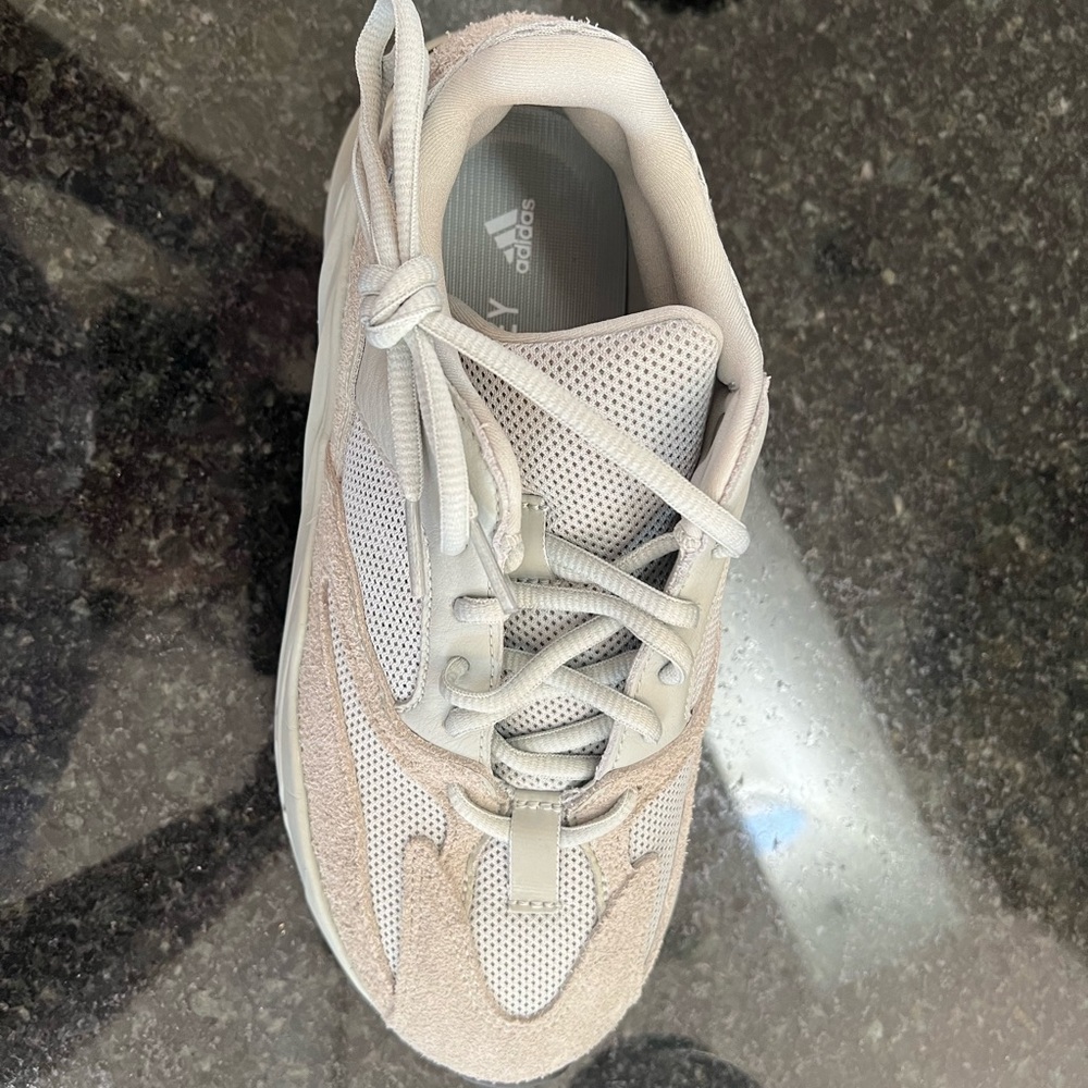 Yeezy 700 salt. Worm once. Brand new basically. Perfect